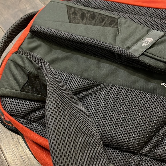 The North Face Jester Backpack 15'' Laptop School book Bag new - Picture 12 of 16